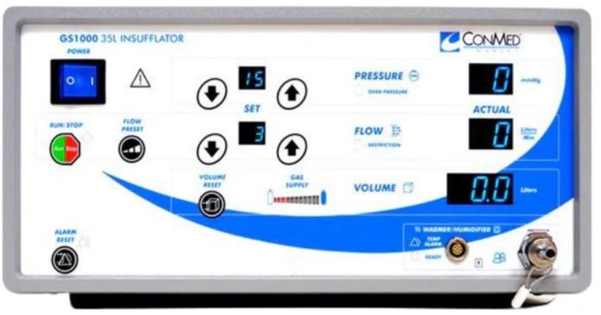 Karl Storz Endoskope
Апарат Karl Storz Endoskope розроблений та використовується для проведення ендоскопічних процедур. Ендоскопія – це метод, який використовується для візуалізації та проведення діагностики внутрішніх органів людини за допомогою — ендоскопу. Цей процес відбувається без порушення цілісності шкірних покривів та слизових оболонок. Ендоскопія ЛОР органів – це огляд внутрішніх органів і порожнин за допомогою спеціального приладу, оснащеного відеокамерою, який вводиться в організм через рот, ніс, вухо та передає зображення на екран монітора. Karl Storz Endoskope є одним з провідних виробників та постачальників ендоскопічного обладнання.
За допомогою апарату Karl Storz Endoskope можна виконувати різні процедури, такі як:Ендоскопічна діагностика. Лікарі використовують ендоскопи для візуального огляду внутрішніх органів, таких як шлунок, кишечник, підшлункова залоза, сечовий міхур і інші. Це дозволяє виявляти патологічні зміни, діагностувати захворювання та забруднення, а також забезпечує взяття зразків тканин на біопсію, для подальшого аналізу.
Ендоскопічна хірургія. Ендоскоп використовуються для виконання різних хірургічних процедур без необхідності проводити великі розрізи. Ці процедури можуть включати видалення пухлин, зупинку кровотечі, реконструкцію структур та інші операції.
Ендоскопічне лікування. Деякі захворювання можна лікувати безпосередньо за допомогою ендоскопа. Наприклад, лікарі можуть використовувати ендоскоп для лазерного лікування раку, коагуляції пошкоджених судин або введення медикаментів безпосередньо на потрібні ділянки.
Ендоскоп також використовують для встановлення та видалення катетерів, стентів та інших медичних пристроїв у внутрішніх органах.Загалом, апарат Karl Storz Endoskope є незамінним інструментом для проведення ендоскопічних досліджень, діагностики та лікування різних захворювань. Він допомагає лікарям отримувати високоякісну візуалізацію та забезпечує точність та ефективність процедур.
Характеристики Karl Storz Endoskope: Він оснащений системою пневматичного підвищення тиску: GS1000 35L insufflator здатен створювати та підтримувати пневматичний тиск в газовому просторі під час ендоскопічних процедур. Це важливо для стабілізації робочої обстановки та забезпечення належної візуалізації.
Регулювання тиску: Апарат дозволяє налаштовувати рівень тиску в діапазоні, що відповідає конкретній процедурі та потребам хірурга. Це дозволяє досягти оптимального тиску для операції та забезпечити комфортні умови для пацієнта.
Візуальний дисплей: GS1000 35L insufflator оснащений вбудованим візуальним дисплеєм, який відображає важливу інформацію про тиск, потік газу та інші параметри. Це дозволяє оператору моніторити стан системи та забезпечувати безперебійну роботу протягом процедури.
Функція автоматичного контролю тиску: GS1000 35L insufflator має функцію автоматичного контролю тиску. Це означає, що апарат самостійно регулює тиск в газовому просторі, підтримуючи його на стабільному рівні. Це допомагає уникнути небажаних коливань тиску та забезпечити оптимальні умови для проведення процедури.
Система фільтрації: GS1000 35L insufflator оснащений системою фільтрації, яка очищає подачу газу від бактерій та інших забруднень. Це сприяє підтриманню високої якості та безпеки газу, що використовується під час ендоскопічних процедур.
Karl Storz Endoskope
Апарат Karl Storz Endoskope розроблений та використовується для проведення ендоскопічних процедур. Ендоскопія – це метод, який використовується для візуалізації та проведення діагностики внутрішніх органів людини за допомогою — ендоскопу. Цей процес відбувається без порушення цілісності шкірних покривів та слизових оболонок. Ендоскопія ЛОР органів – це огляд внутрішніх органів і порожнин за допомогою спеціального приладу, оснащеного відеокамерою, який вводиться в організм через рот, ніс, вухо та передає зображення на екран монітора. Karl Storz Endoskope є одним з провідних виробників та постачальників ендоскопічного обладнання.
За допомогою апарату Karl Storz Endoskope можна виконувати різні процедури, такі як:Ендоскопічна діагностика. Лікарі використовують ендоскопи для візуального огляду внутрішніх органів, таких як шлунок, кишечник, підшлункова залоза, сечовий міхур і інші. Це дозволяє виявляти патологічні зміни, діагностувати захворювання та забруднення, а також забезпечує взяття зразків тканин на біопсію, для подальшого аналізу.
Ендоскопічна хірургія. Ендоскоп використовуються для виконання різних хірургічних процедур без необхідності проводити великі розрізи. Ці процедури можуть включати видалення пухлин, зупинку кровотечі, реконструкцію структур та інші операції.
Ендоскопічне лікування. Деякі захворювання можна лікувати безпосередньо за допомогою ендоскопа. Наприклад, лікарі можуть використовувати ендоскоп для лазерного лікування раку, коагуляції пошкоджених судин або введення медикаментів безпосередньо на потрібні ділянки.
Ендоскоп також використовують для встановлення та видалення катетерів, стентів та інших медичних пристроїв у внутрішніх органах.Загалом, апарат Karl Storz Endoskope є незамінним інструментом для проведення ендоскопічних досліджень, діагностики та лікування різних захворювань. Він допомагає лікарям отримувати високоякісну візуалізацію та забезпечує точність та ефективність процедур.
Характеристики Karl Storz Endoskope: Він оснащений системою пневматичного підвищення тиску: GS1000 35L insufflator здатен створювати та підтримувати пневматичний тиск в газовому просторі під час ендоскопічних процедур. Це важливо для стабілізації робочої обстановки та забезпечення належної візуалізації.
Регулювання тиску: Апарат дозволяє налаштовувати рівень тиску в діапазоні, що відповідає конкретній процедурі та потребам хірурга. Це дозволяє досягти оптимального тиску для операції та забезпечити комфортні умови для пацієнта.
Візуальний дисплей: GS1000 35L insufflator оснащений вбудованим візуальним дисплеєм, який відображає важливу інформацію про тиск, потік газу та інші параметри. Це дозволяє оператору моніторити стан системи та забезпечувати безперебійну роботу протягом процедури.
Функція автоматичного контролю тиску: GS1000 35L insufflator має функцію автоматичного контролю тиску. Це означає, що апарат самостійно регулює тиск в газовому просторі, підтримуючи його на стабільному рівні. Це допомагає уникнути небажаних коливань тиску та забезпечити оптимальні умови для проведення процедури.
Система фільтрації: GS1000 35L insufflator оснащений системою фільтрації, яка очищає подачу газу від бактерій та інших забруднень. Це сприяє підтриманню високої якості та безпеки газу, що використовується під час ендоскопічних процедур.